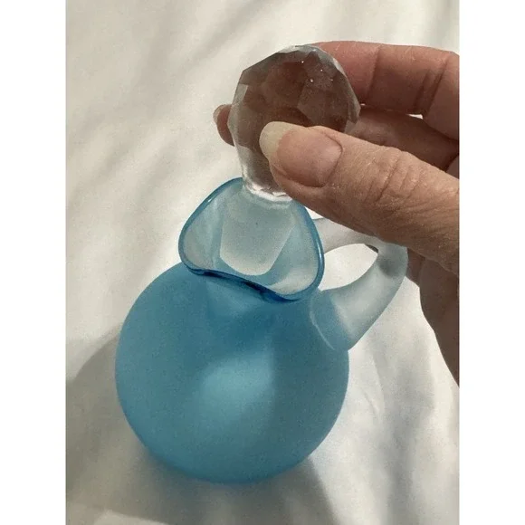 Cruet Blue Satin Finish Glass Clear Stopper Elegant Cottagecore - Picture 5 of 6